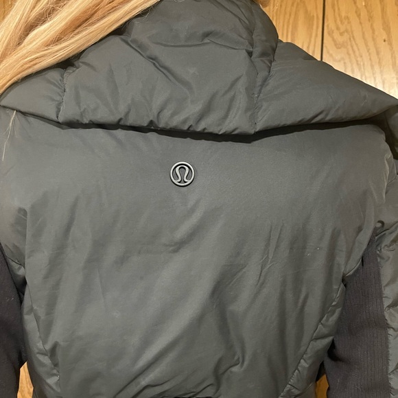 Lululemon" Enfold Wrap, Gray - Picture 11 of 16